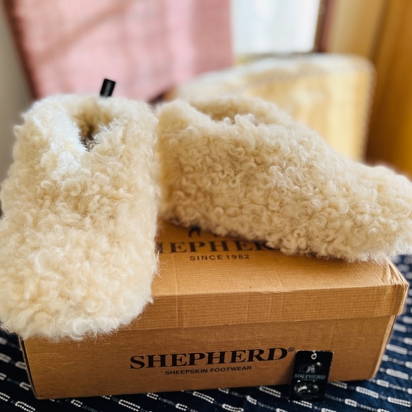 Sheepskin Slippers - size 37 - Picture 4 of 13